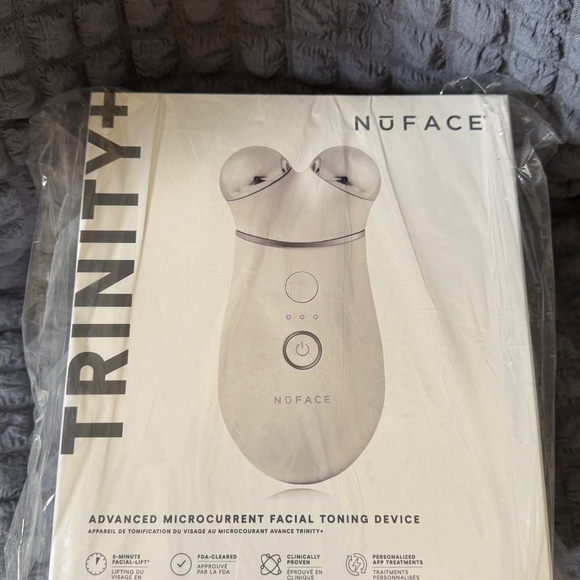 NuFACE Trinity Plus + Smart Advanced Microcurrent Facial Toning Starter Kit BNIB - Picture 14 of 16